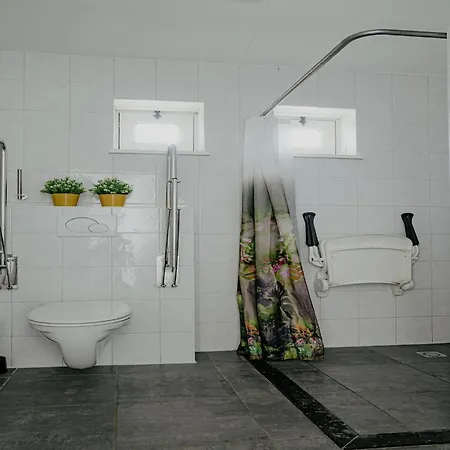 House By Uitgeestermeer With Garden