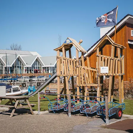 House By Uitgeestermeer With Garden Vakantiehuis Uitgeest