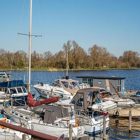House By Uitgeestermeer With Garden Uitgeest