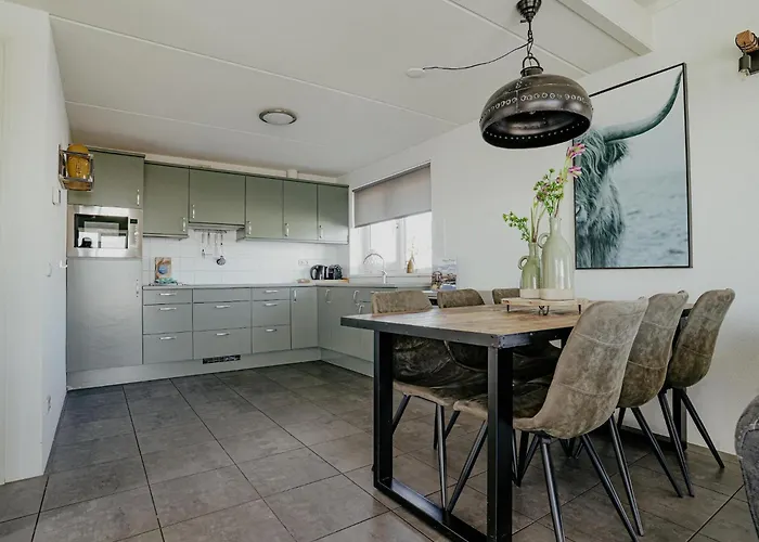 House By Uitgeestermeer With Garden Uitgeest