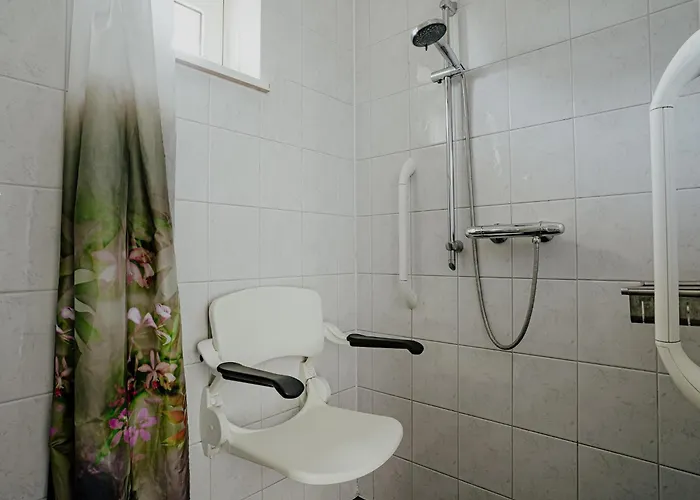 House By Uitgeestermeer With Garden