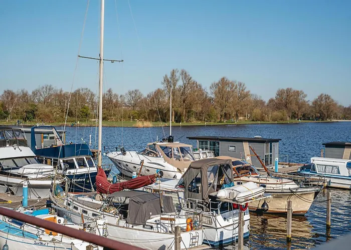 House By Uitgeestermeer With Garden Uitgeest